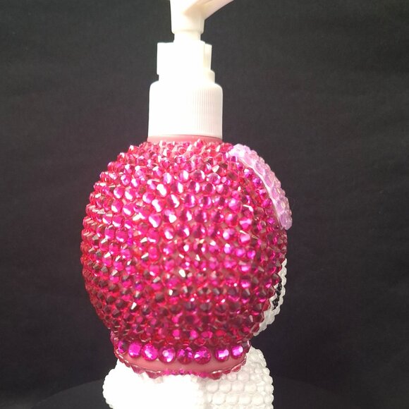 My Melody Soap or Lotion Dispenser, Cute Bathroom Decor, Hello Kitty Friends - Picture 4 of 7